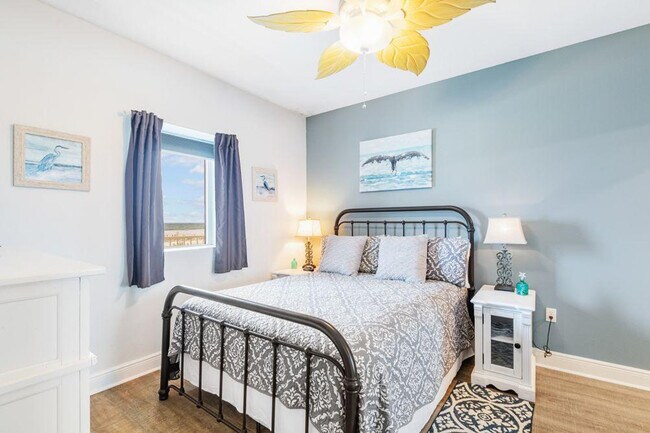 Building Photo - 365 E Beach Blvd