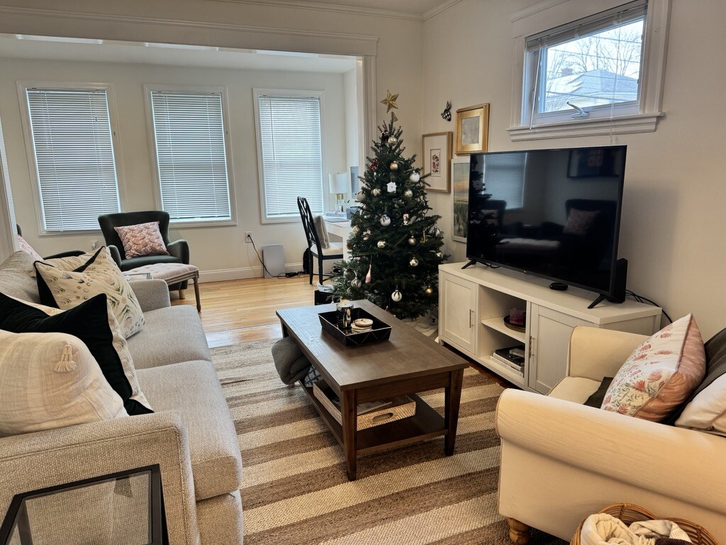 Building Photo - 27 Harriet St