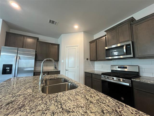 Building Photo - 611 Rawhide Way