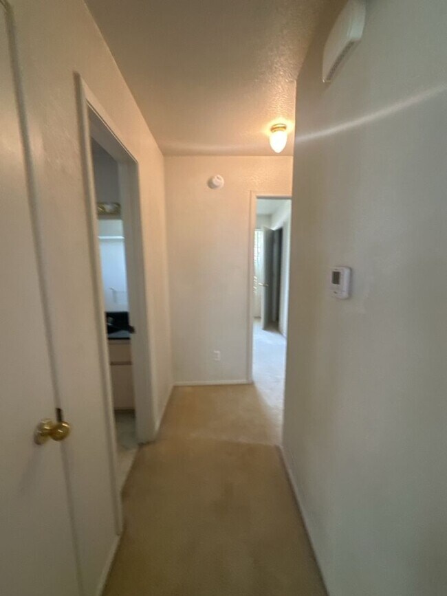 Building Photo - 3bd/2ba Single-Family Home on Amethyst Dr!