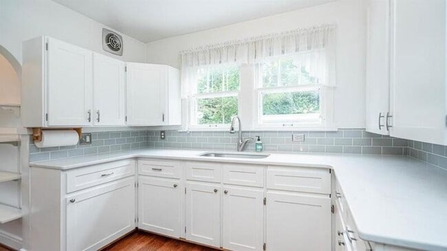 Building Photo - 1205 Miller Ave