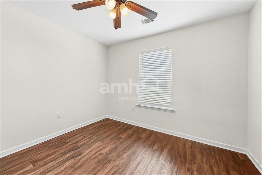 Building Photo - 455 Sunbury Dr