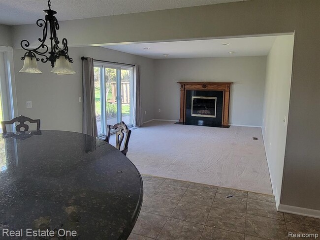 Building Photo - 6927 Northpoint Dr