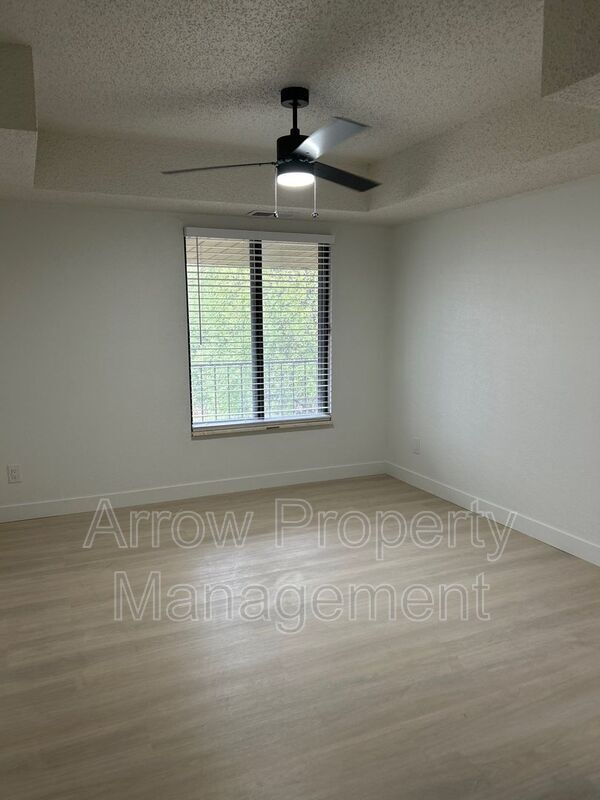 Building Photo - 205 E Arbor Ave