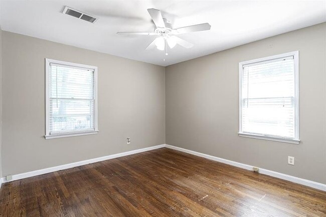 Building Photo - 1517 Gaylor Cir SE