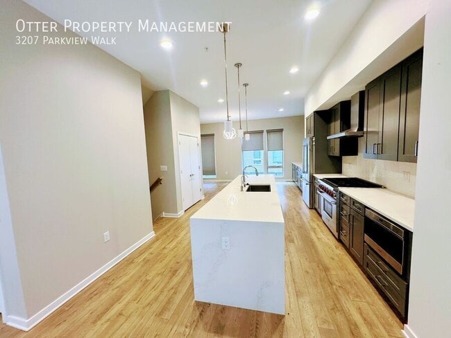 Building Photo - 3207 Parkview Walk