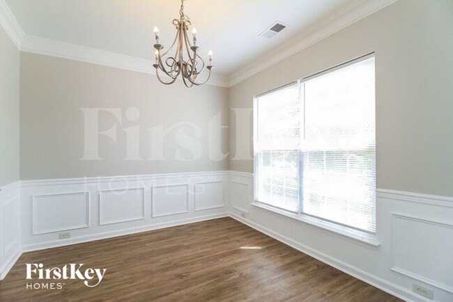 Building Photo - 2165 Rindle Dr