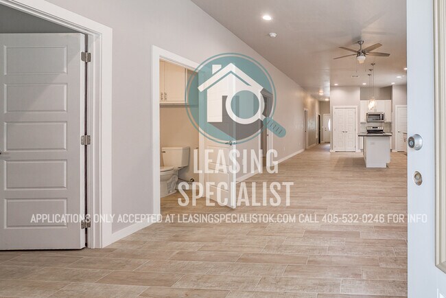 Building Photo - AMAZING NORMAN HOME AVAILABLE TO PRE-LEASE...