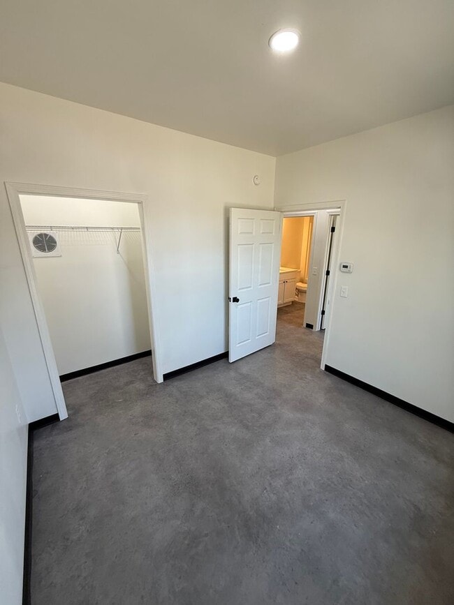 Building Photo - 188 Summit