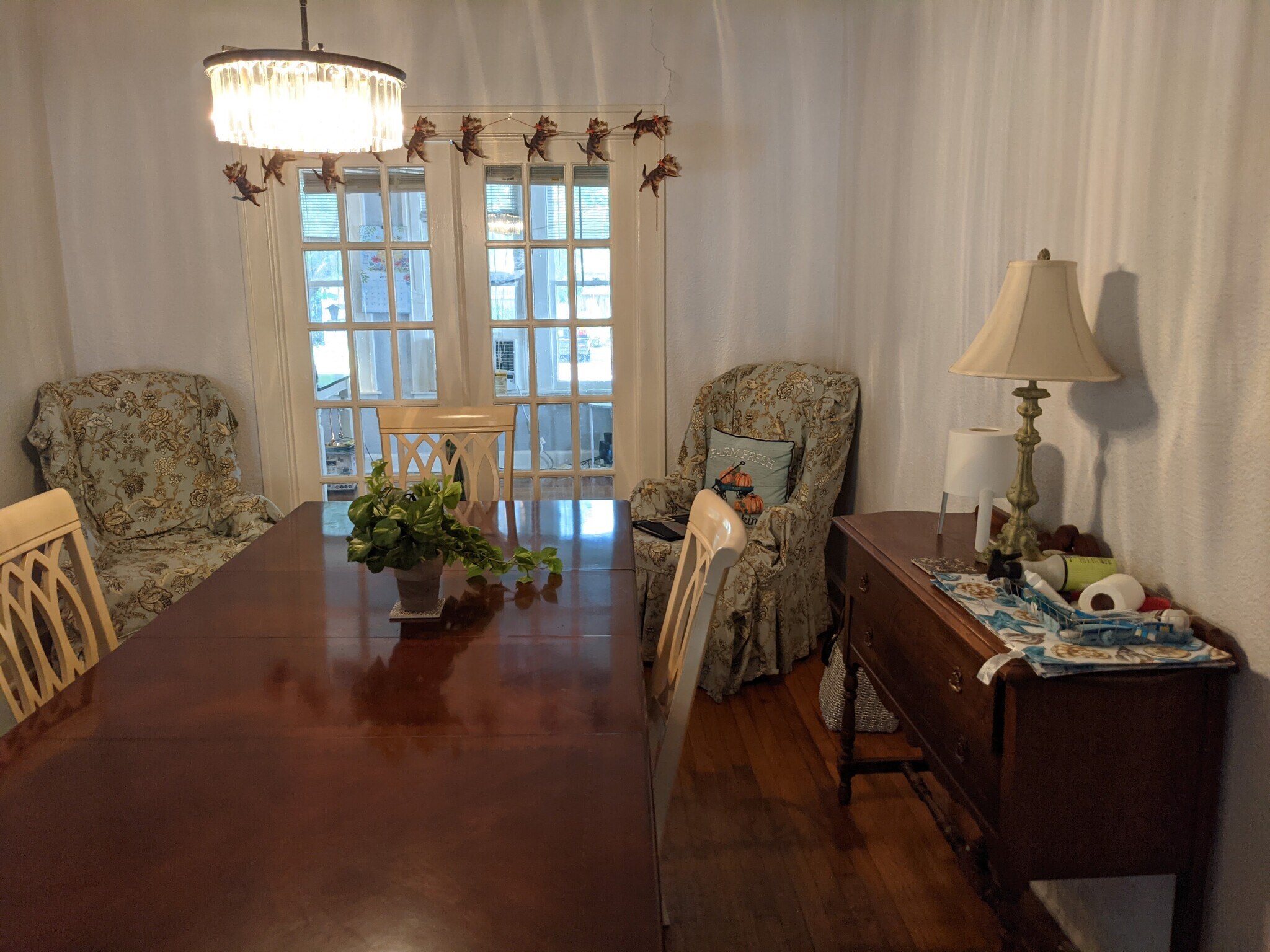 Dining room looking from living room - 123 E Norwood Ct