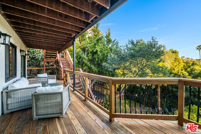 Building Photo - 3323 N Knoll Dr