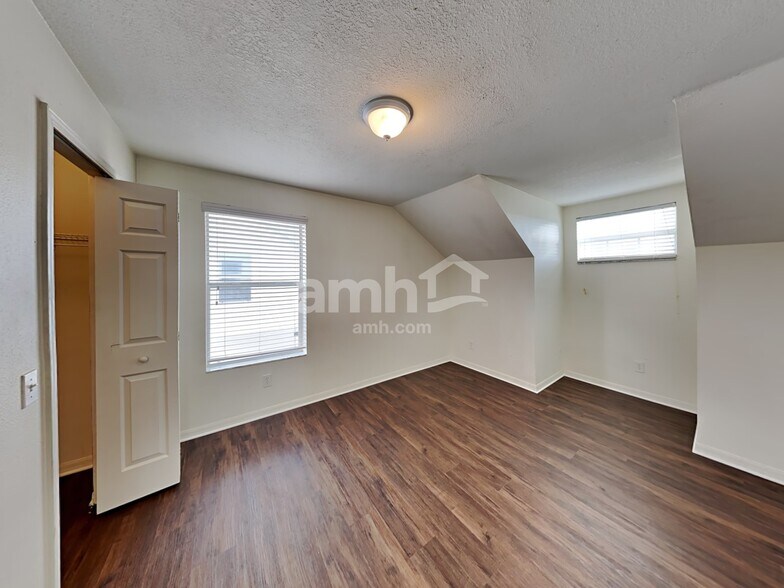 Building Photo - 9643 Patrician Dr
