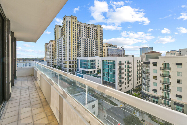 Building Photo - 529 S Flagler Dr