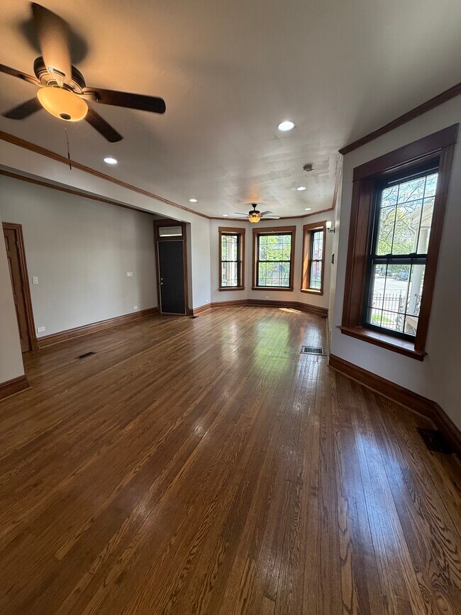 Building Photo - 2034 N Sawyer Ave