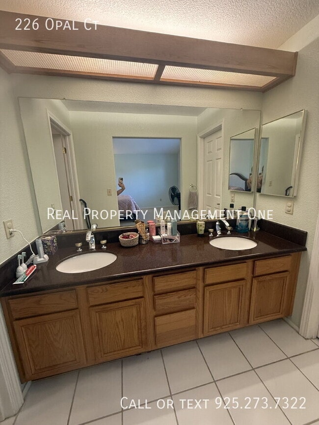 Building Photo - 226 Opal Ct