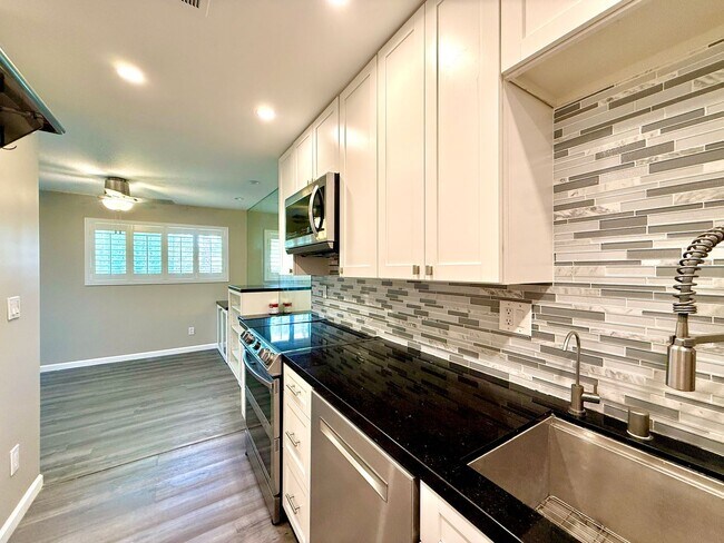Building Photo - 685 N Ashurst Ct