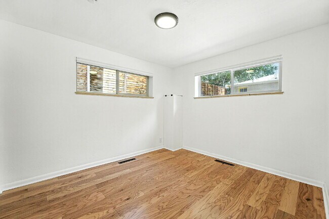 Building Photo - Great Property in the DU area!