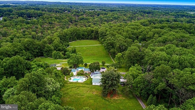 Building Photo - 607 E Wheel Rd