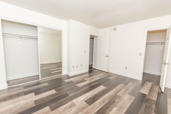 Building Photo - Charming 1 Bedroom Condo