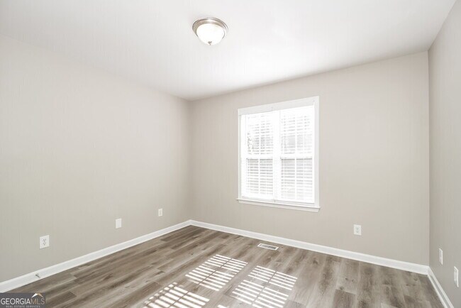 Building Photo - 33 Clearview Dr
