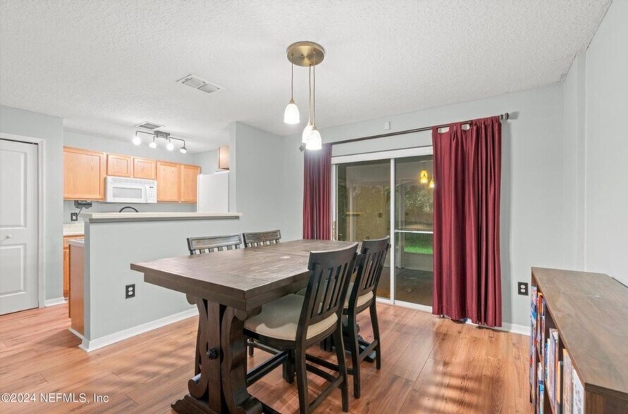Building Photo - 11565 Hickory Oak Dr