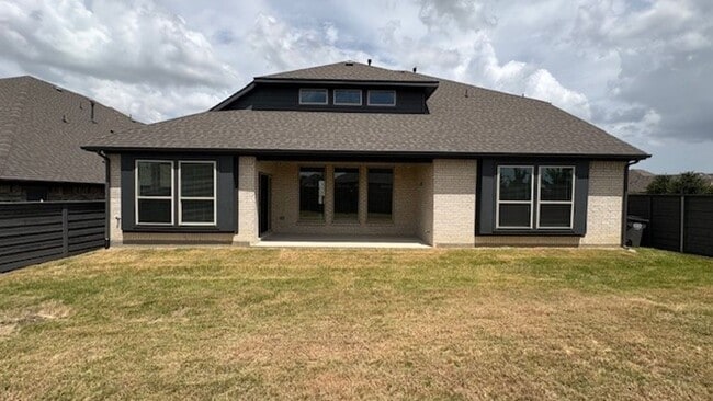Building Photo - 2 Story Luxury 5 Bedroom Home !!