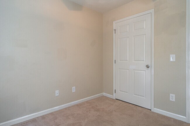 Building Photo - 846 Patrick Henry Dr