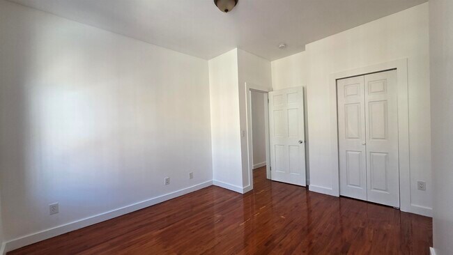 Building Photo - 6 50th St