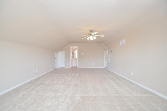 Building Photo - 3042 Royal Oaks Crest