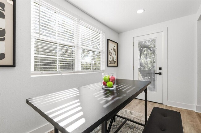 Building Photo - 643 W 8th Ave