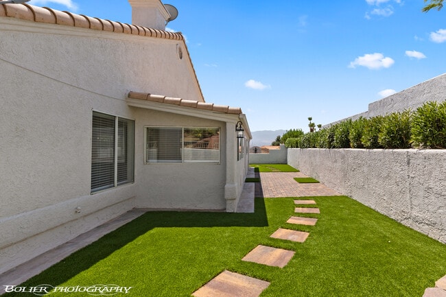 Building Photo - 931 Chaparral Dr