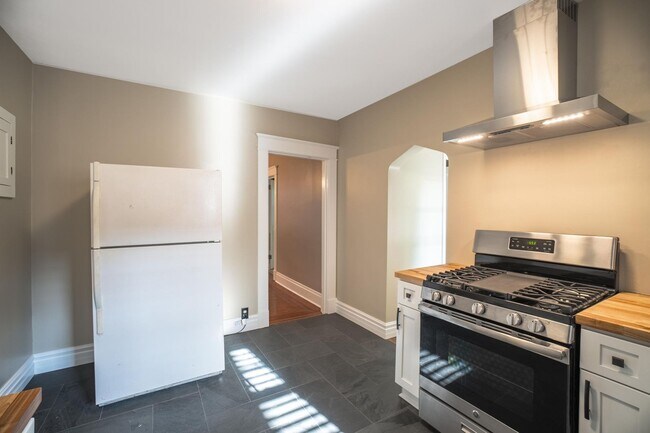 Building Photo - 6609 Church Ave