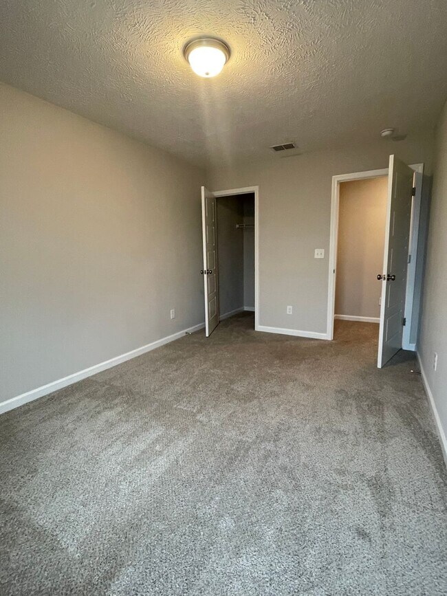Building Photo - 4329 Doral Dr
