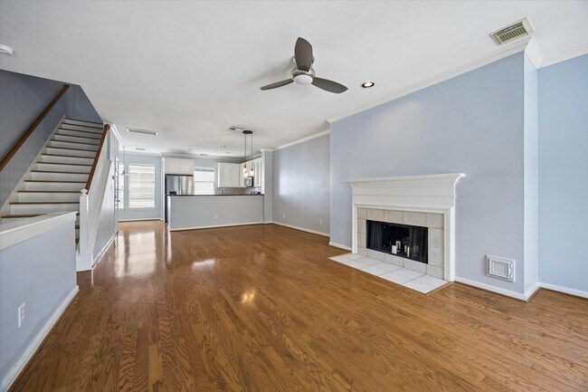 Building Photo - 1026 Van Buren St