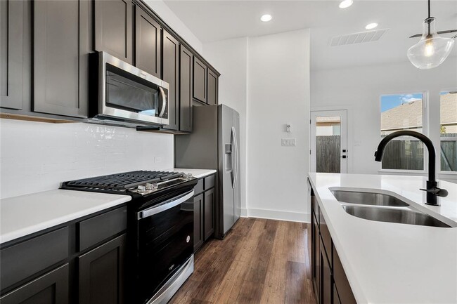 Building Photo - 8589 Meridy Lp