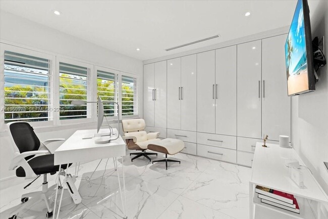 Building Photo - 12930 Oleander Rd