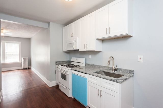 Building Photo - 7522 N Damen Ave