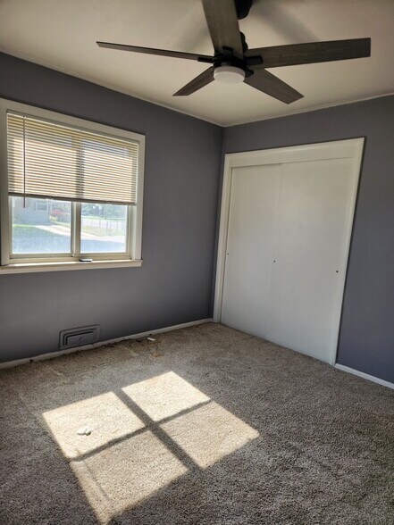 Building Photo - 1495 S Grape St