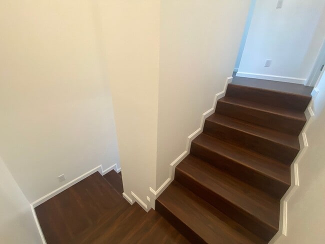 Building Photo - 3BR/2BA Two-Story Home in Ainaloa – Pet Friendly!