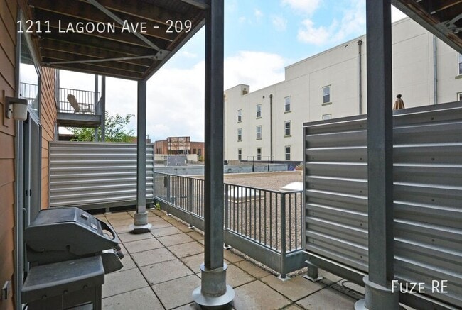 Building Photo - 1211 Lagoon Ave
