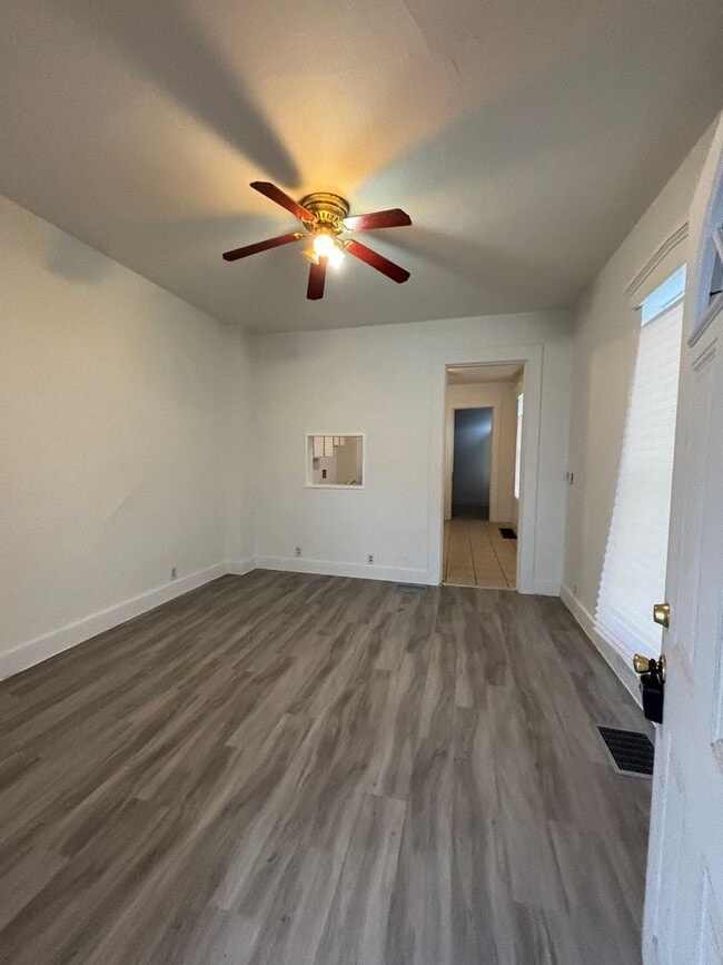 Building Photo - Boltin 19-21