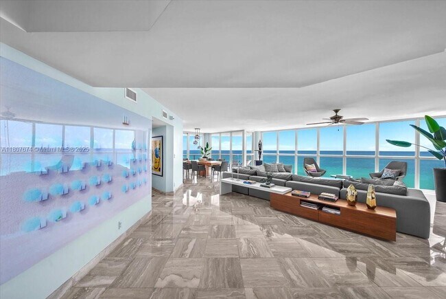 Primary Photo - 16425 Collins Ave