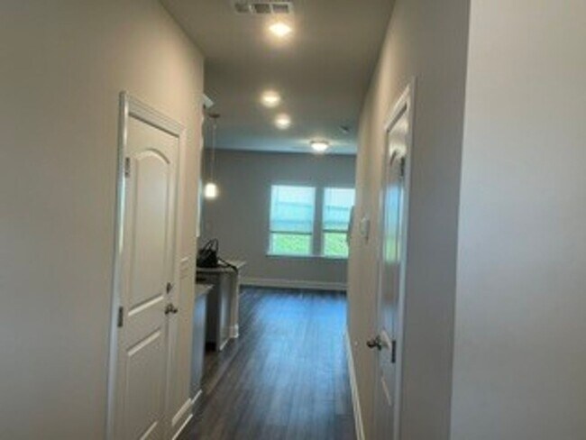 Building Photo - 4506 Skywood Ln