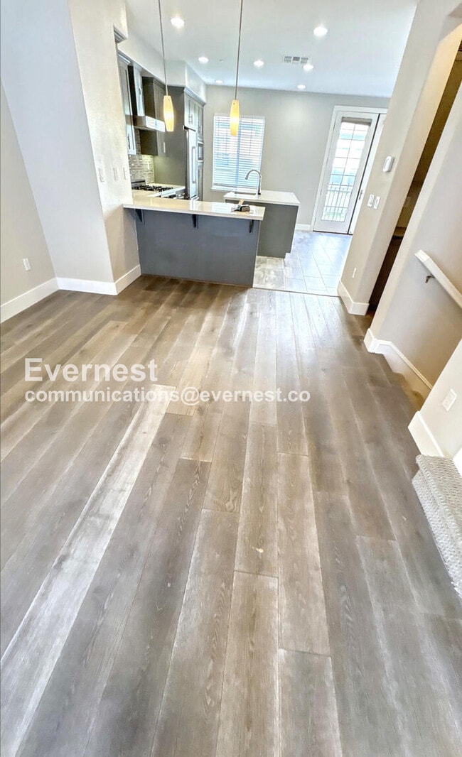 Building Photo - 404 Longden Ave