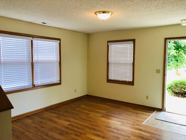 Building Photo - Updated 3 bed 2 bath with 2 car garage and a pool!