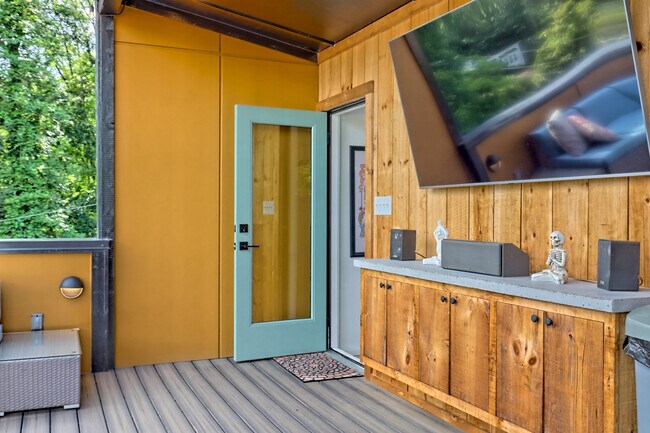 Building Photo - 122 Cannon St