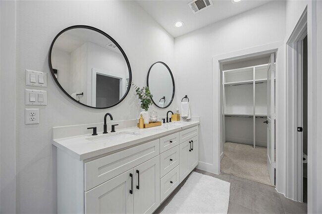 Building Photo - 3018 Markle Dr