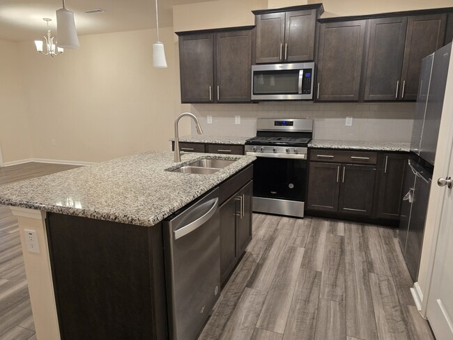 Building Photo - 883 Falls Grove Trl