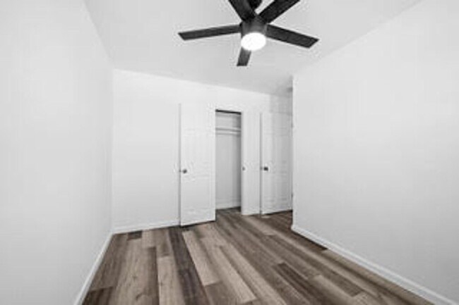 Building Photo - 2134 Drescher St