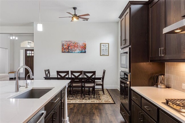 Building Photo - 6721 Empresa Dr